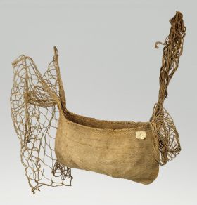 Hip bag (for sling stones) Bag for sling stones made of 1mm thick, twisted plant fibres with mesh or net like carrier straps tied to the ends of the bag.