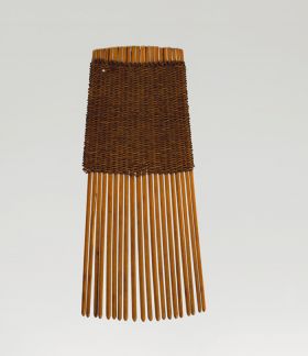 12.jpg A comb made of twenty small sticks held together by a weave of red-brown and dark brown strings at the grip end.