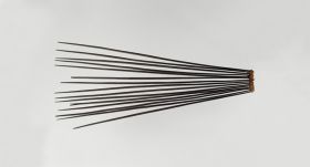 333.jpg Comb or head scratcher made of slightly curved wooden sticks, and tied with twine at one end.