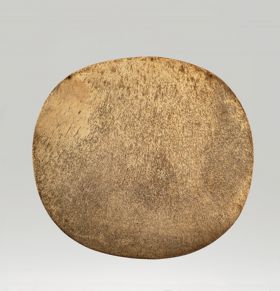 Breastplate ‘aofi (tui tofua’a) Breastplate made of whalebone. The surface is slightly round and curved, and polished on one side.