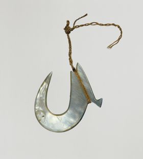 Fishhook matau Fishhook made of mother-of-pearl, where strings made of various plant fibres are attached.