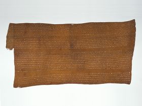 Mat fau Mat made of diagonally plaited leaf strips.