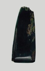 Adze blade toki pounamu Adze blade made of dark-coloured greenstone.