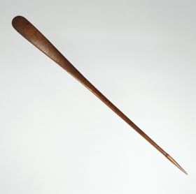 168.jpg Club made of reddish-brown wood