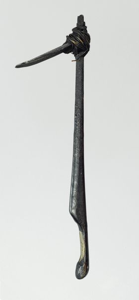 96.jpg Tattooing comb made of wood and plant fibre. The blade is made from bone.