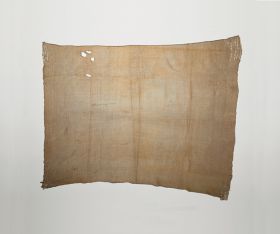 Cloak Hand-woven cloak of brown-beige colour made of flax, with remnants of dog fur strips on all four corners.