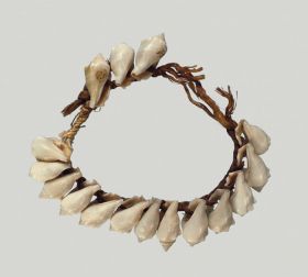Necklace lei Oz 224 Necklace made from snail shells strung together a plaited string.