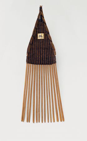 15.jpg comb made of fifteen small sticks held together by a weave of coconut fibres.