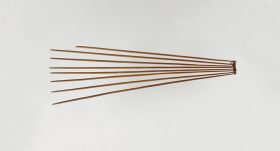 332.jpg Comb or head scratcher made of slightly curved wooden sticks, and tied with twine at one end.