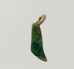 Pendant as earring kuru greenstone, plant fibre, New Zealand, l. 5 cm, Inv. Oz 294
