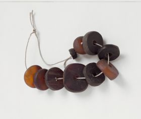 40.jpg Jewellery & Adornment made from reddish-brown and blackish-brown tortoise shell discs arranged on a string.