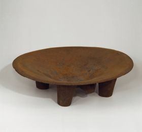 Kava bowl kumete Kava bowl made of one piece of wood that is round and shallow, and rests on four legs.