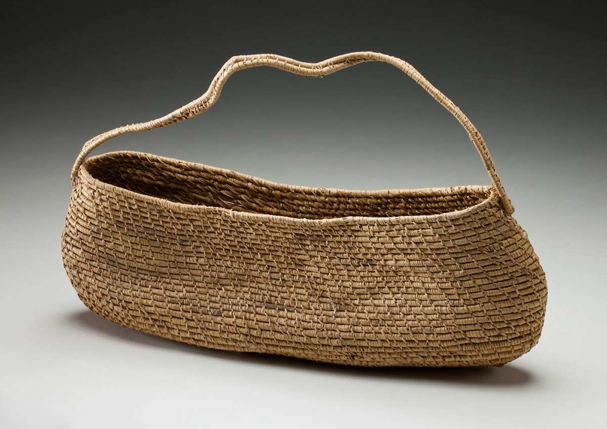 Photograph of small pandanus basket.