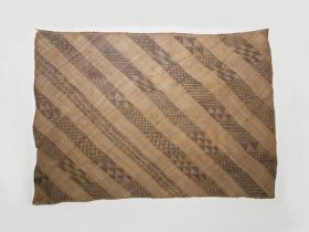 Mat fala Mat features alternating light brown and unpatterned, and dark brown patterned diagonals.
