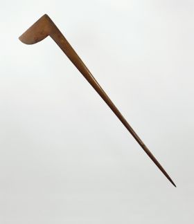 167.jpg Club made of hard, reddish-brown wood.