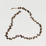 Necklace tuinga kahoa Oz 192 Necklace consisting of small wooden discs incorporated into a plaited string.