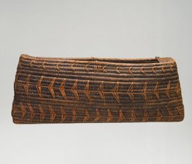 Basket kato alu Basket made of ‘alu (a native creeper with tendrils) and coconut fibres with a slightly baggy rectangular opening, in a dark brown colour.