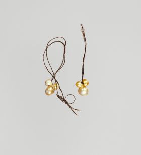 4.jpg Pair of ear ornaments each composed of three pearls, tied together with plaited human hair.