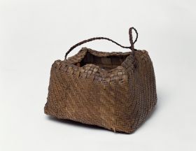 Basket kato Basket made of pandanus leaves weaved into alternating narrow stripes in a brown or yellowish colour.