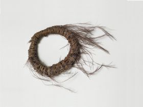 Hair ornament Feather wreath made of bird feathers (the feathers are badly damaged).