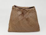 Basket kato Basket, made of pandanus leaves with a cordage of plaited coconut fibre.