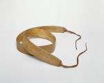 Belt tatua Matted belt made of flax, ending at each end in a plaited band.