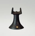 Pounder penu Pounder made from a single piece of black basalt with polished finish. The object consists of a pounding surface, neck and a head part.