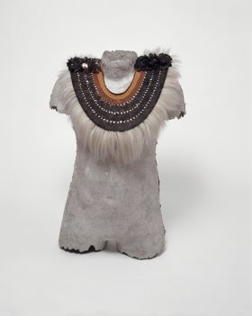 Breast ornament (gorget) taumi Breastplate of semicircular shape made of cane, plaited coconut fibres and other plant material, Dog hair, shark teeth, feathers and mother-of-pearl are also used.