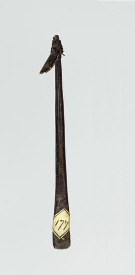 98.jpg Tattooing comb made of wood and plant fibre. The blade is made from bone.