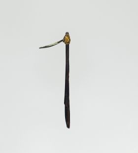 97.jpg Tattooing comb made of wood and plant fibre. The blade is made from bone.